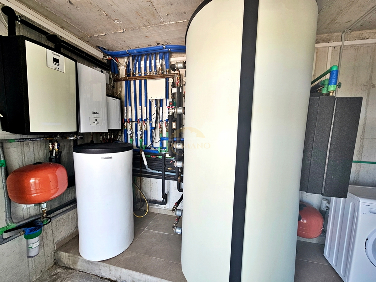 Luksuzna hiša na Čiovu - Mastrinka s 3 apartmaji in odprtim pogledom na morje